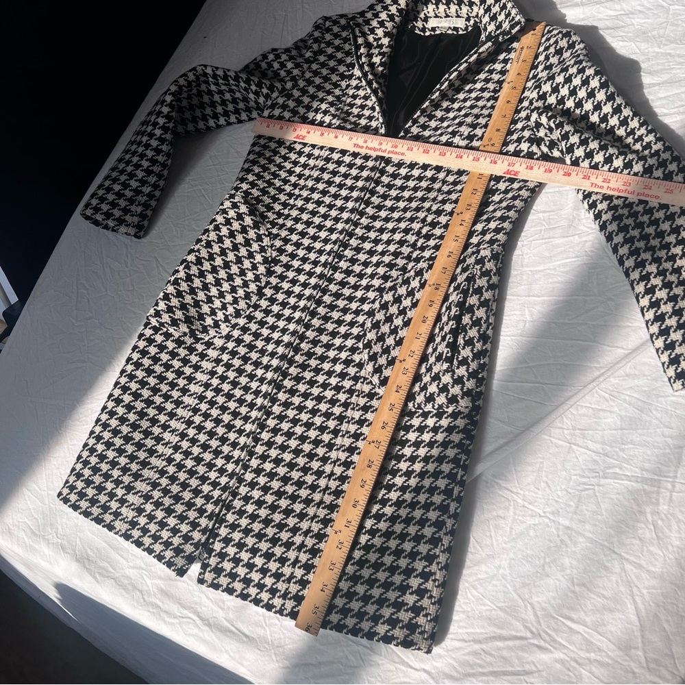Stylish Black and White Houndstooth Women's Coat - Picture 7 of 8